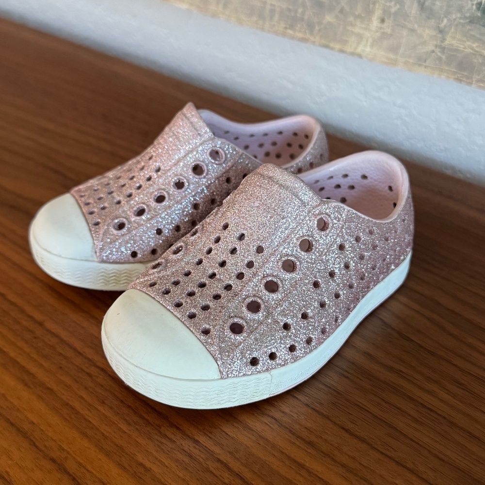 Native Shoes Kids Glitter Slip-On Sneakers in Pink